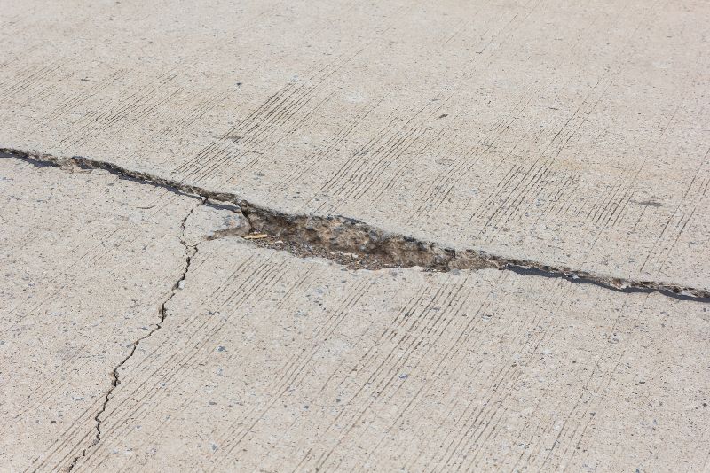 a crack on the concrete driveway